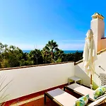 Luxury Penthouse With Sea Views In Marbella Golden Mile, Puente Romano Area